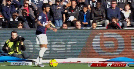 球场放大镜：杨鸣被驱逐回合北京连罚6球，裁判多送1次罚球（赛场聚焦：杨鸣遭驱逐回合，北京连获6次罚球，裁判多判一次罚球）