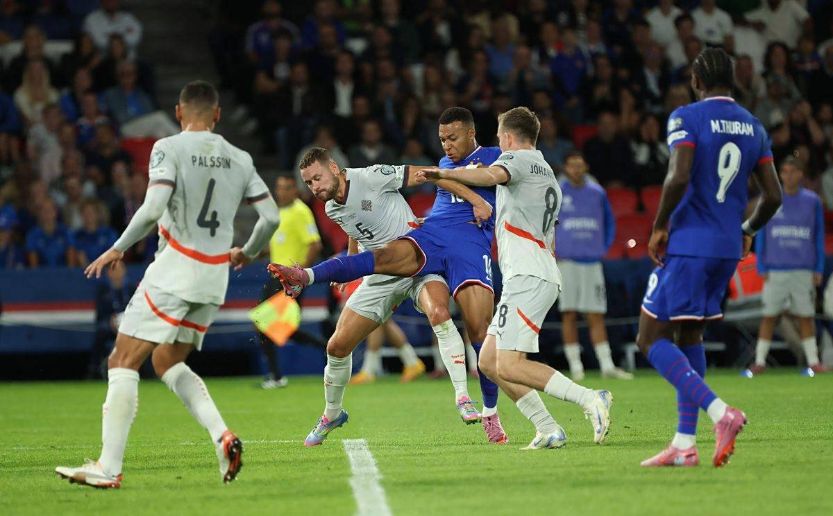 篮球篮网更新战术板，全队轮转更灵活