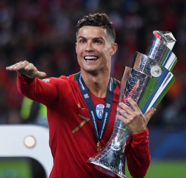 湖人浓眉哥篮下统治助力球队获胜