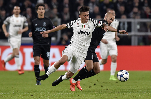 亚特兰大勇士在 2021 年击败太空人夺冠，弗里曼捧起冠军奖杯后转投道奇